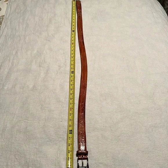 de Vecchi American alligator belt with silver buckle and tip